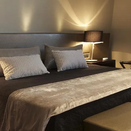 Catalonia Portal De L'angel Hotel 3*